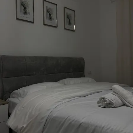 Golden Apartment 1 公寓 *